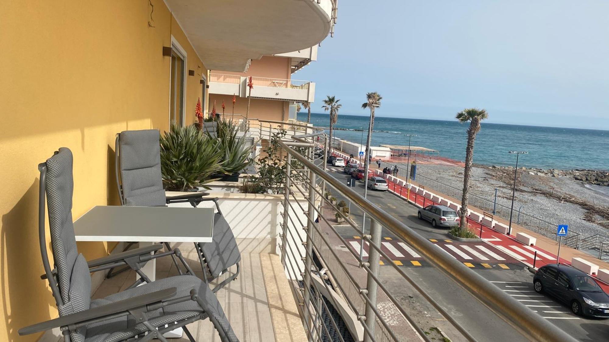Appartamento Mare Blu Ventimiglia Esterno foto
